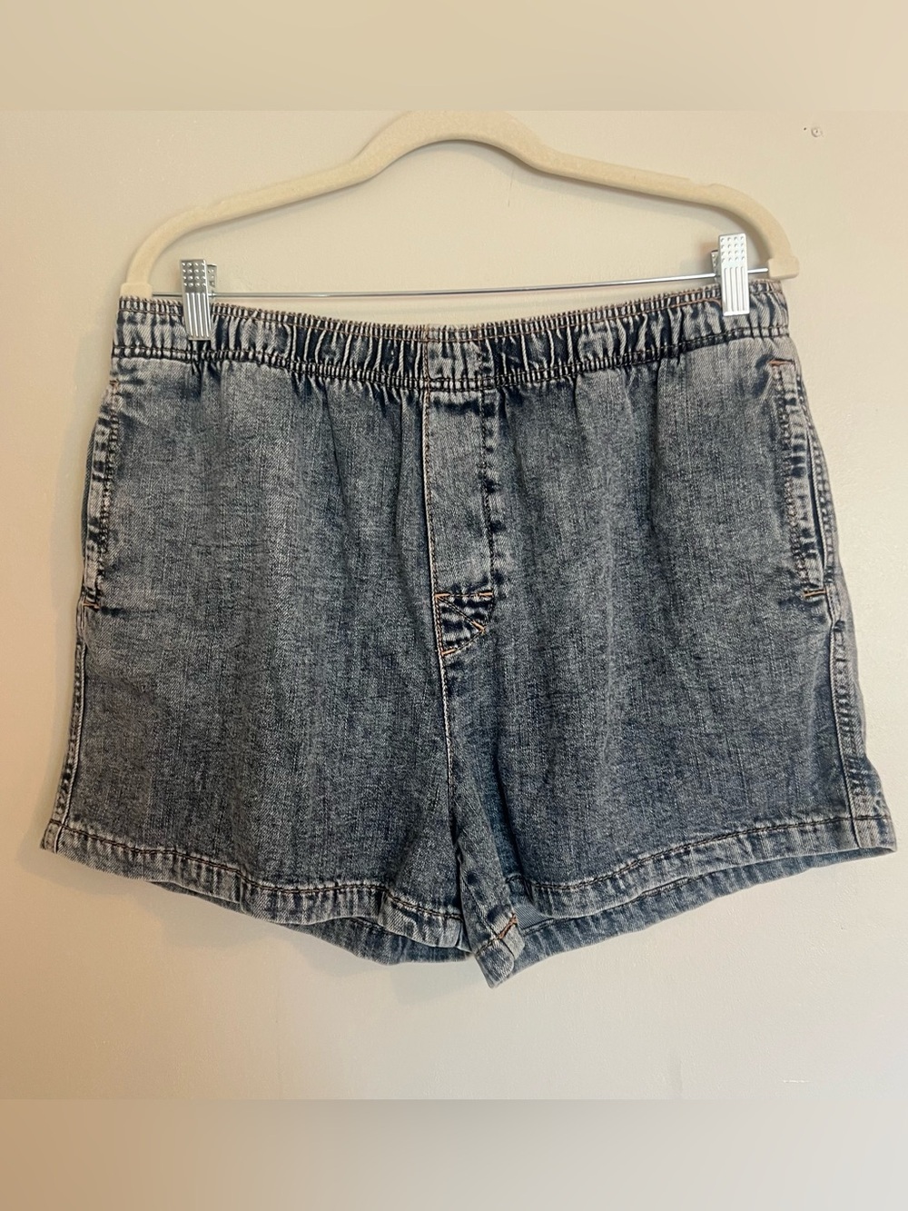 Zara Light Wash Denim Elastic-Waist Jogger Shorts